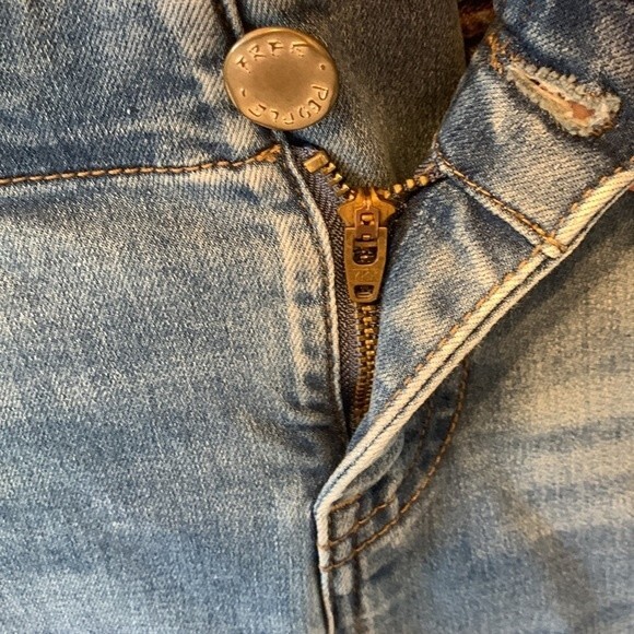 Free People Mid Rise Skinny Jeans With Elastic Waist Band Size 26 - Picture 5 of 8